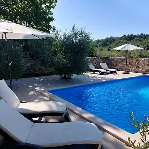 2* Gostinjska kuća Konoba Pjero